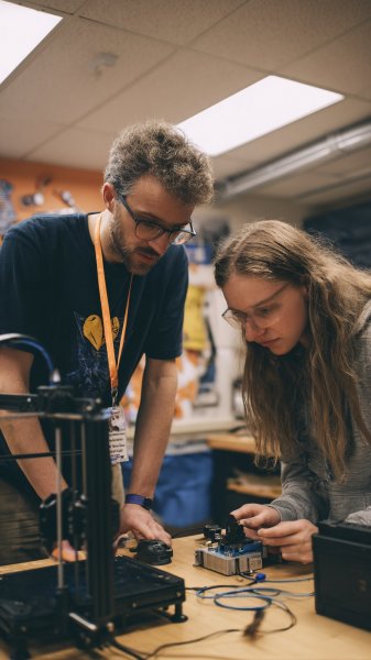 Развитие навыков в makerspace: прототипирование, сотрудничество и дизайн для STEM образования. Генерация из нейронной сети Миджорни