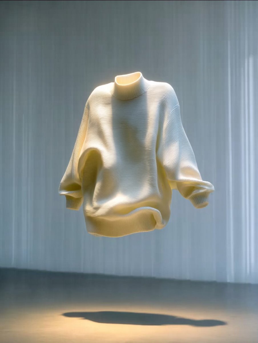 Парящий акриловый свитер: минимализм и нежность в деталях. Генерация из нейросети Миджорни Парящий акриловый свитер: минимализм и нежность в деталях. Генерация из нейросети Миджорни