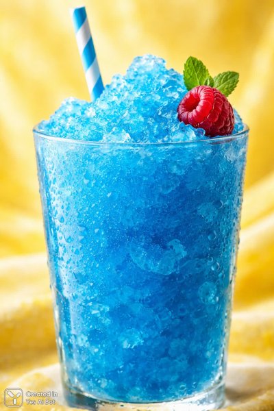 Яркий синий фруктовый лед с малиной: освежающий момент в макросъемке. Нейронная сеть Sora