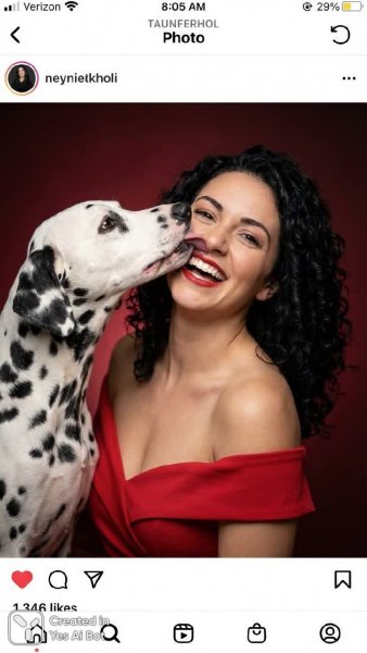 Красивая женщина с кудрями и далматинцем в красном платье: ультрареалистичный портрет. Изображение из нейронной сети NanoBanana