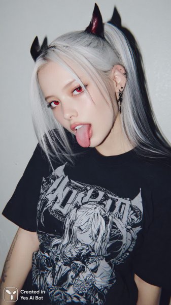 Эмо-аниме девушка с рогами и выразительными глазами. Изображение из нейросети Миджорни